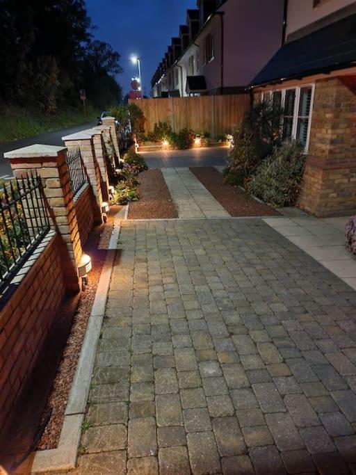 Greenhithe Two-Bedroom Cosy Country Lodge With Private Patio מראה חיצוני תמונה