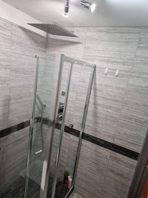 Greenhithe Two-Bedroom Cosy Country Lodge With Private Patio מראה חיצוני תמונה