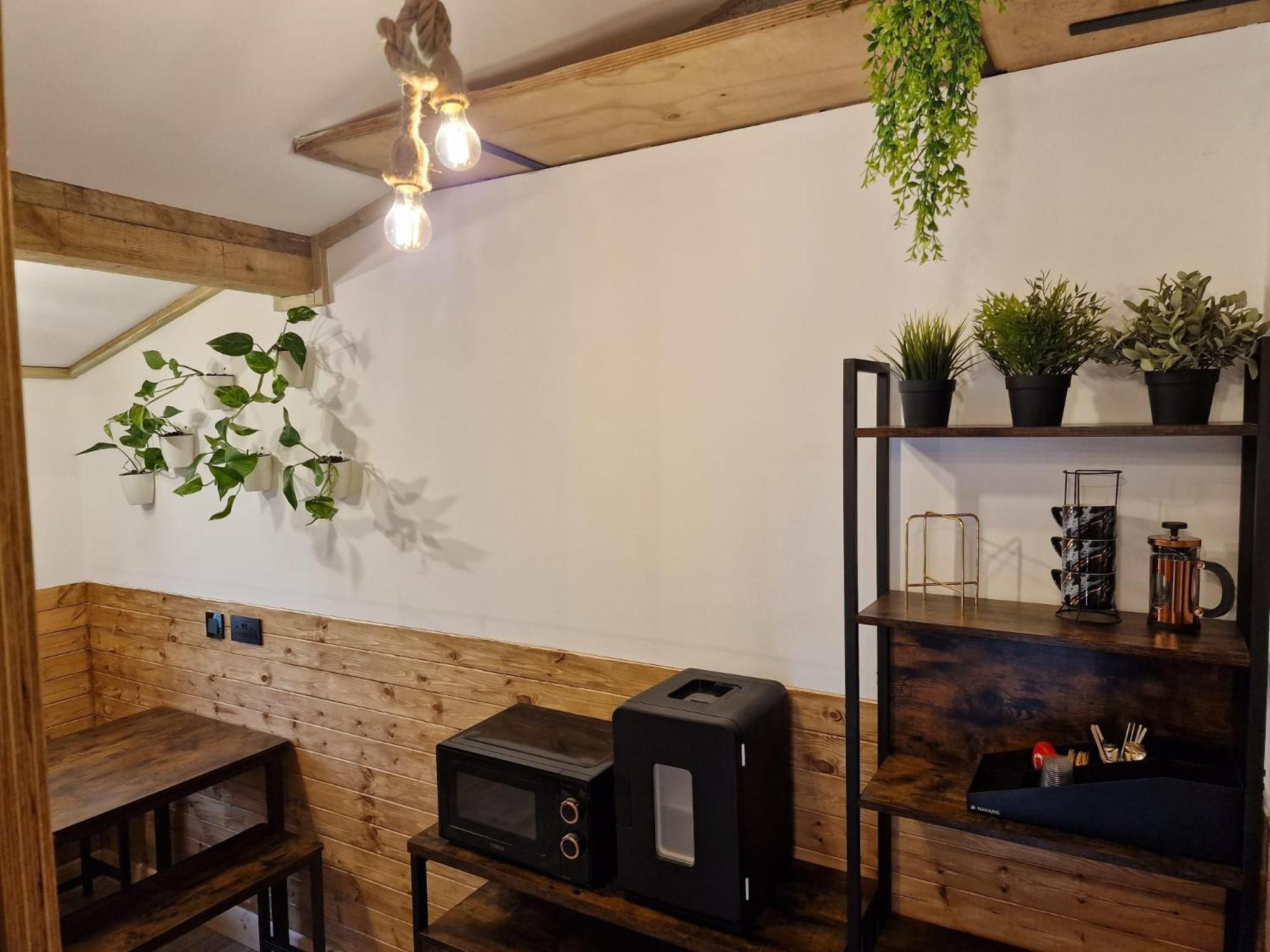 Greenhithe Two-Bedroom Cosy Country Lodge With Private Patio מראה חיצוני תמונה