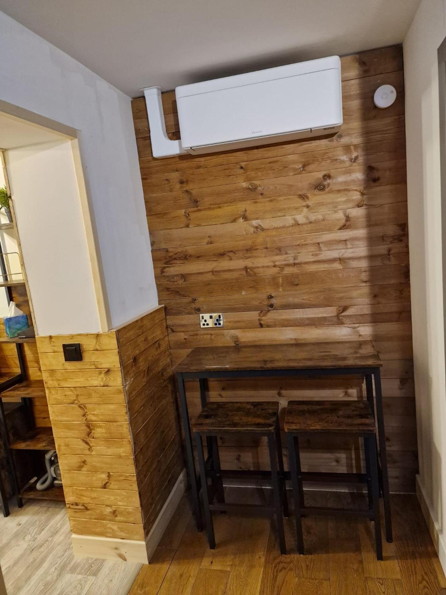 Greenhithe Two-Bedroom Cosy Country Lodge With Private Patio מראה חיצוני תמונה