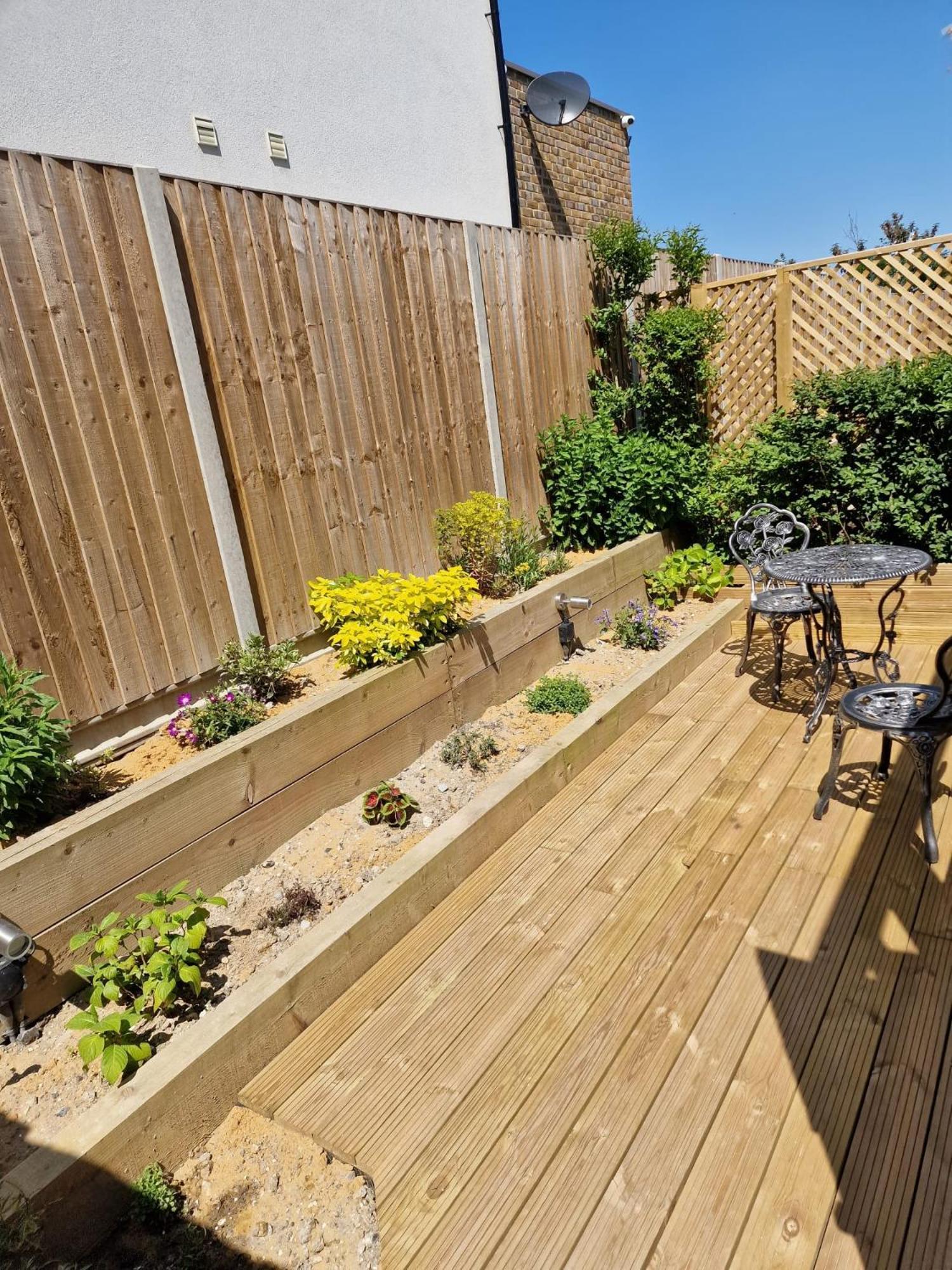 Greenhithe Two-Bedroom Cosy Country Lodge With Private Patio מראה חיצוני תמונה