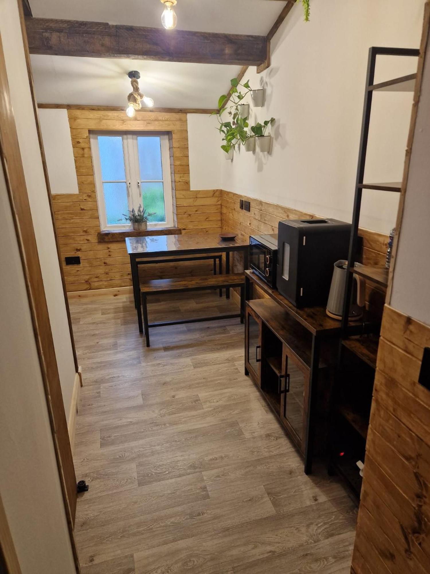 Greenhithe Two-Bedroom Cosy Country Lodge With Private Patio מראה חיצוני תמונה