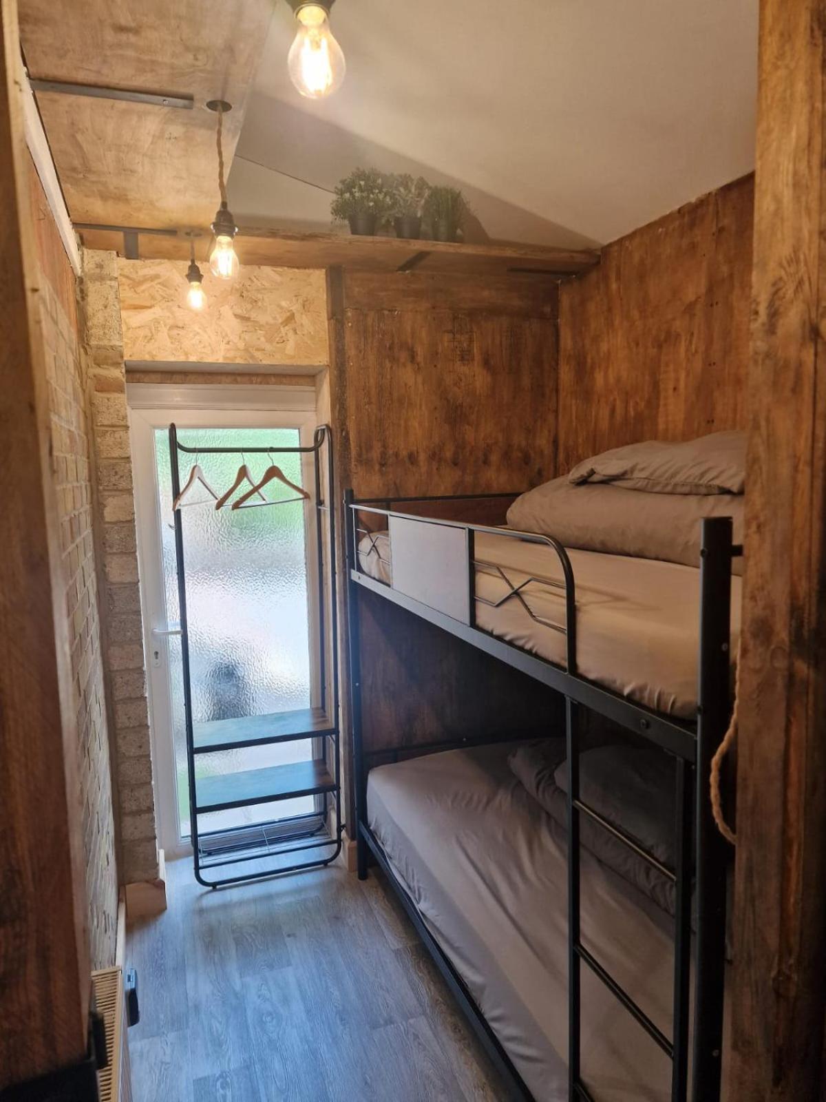 Greenhithe Two-Bedroom Cosy Country Lodge With Private Patio מראה חיצוני תמונה